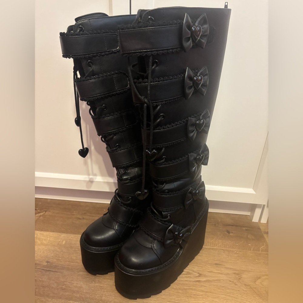 YRU x Monster High Dune Elissabat boots